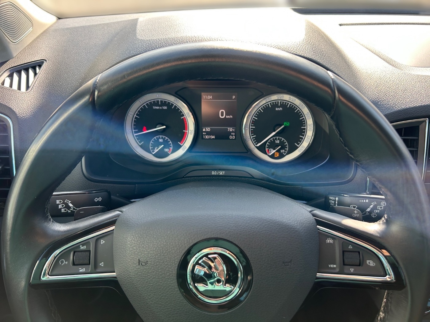 SKODA Karoq 1.5 TSI DSG Style ACC AHK DAB LED PDC SHZ Bild 8