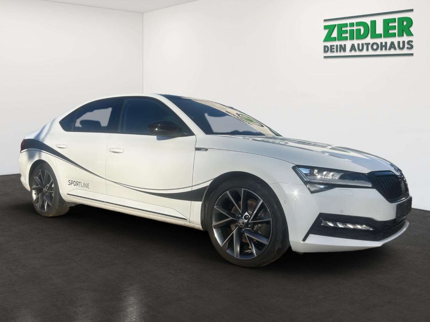 SKODA Superb Lim. 2.0 TDI 4x4 DSG Sportline AHK ACC VC Bild 2