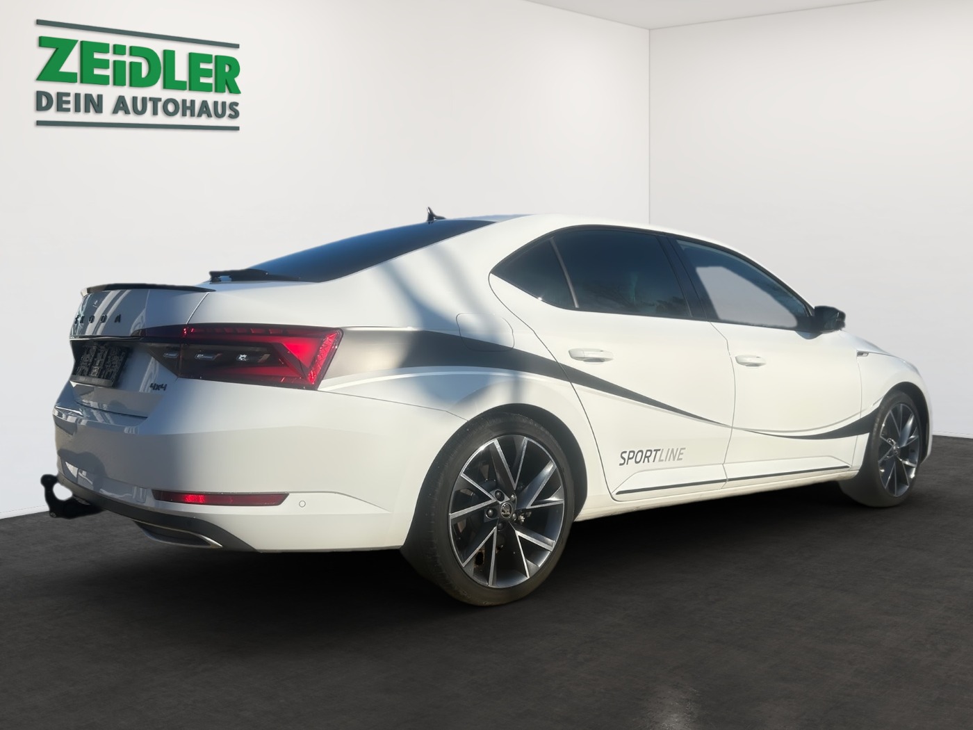 SKODA Superb Lim. 2.0 TDI 4x4 DSG Sportline AHK ACC VC Bild 3