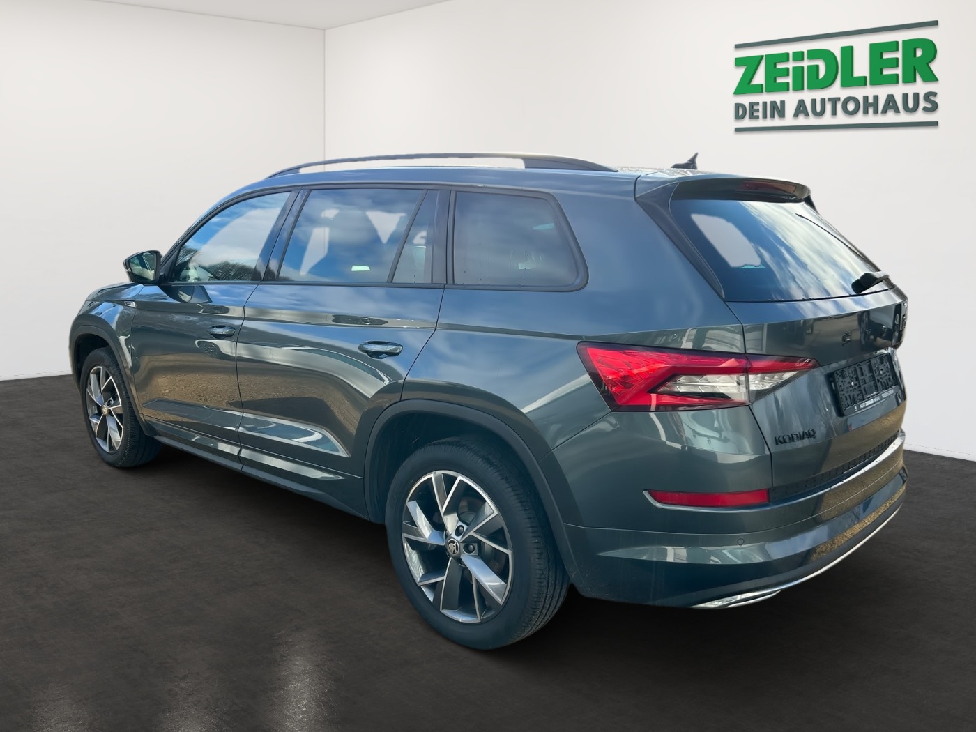 SKODA Kodiaq 2.0 TDI Sportline AHK DCC KA PANO RFK Bild 4