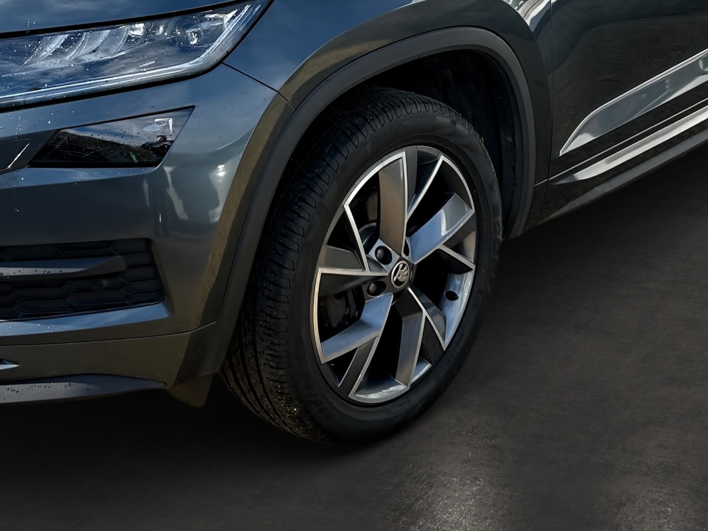 SKODA Kodiaq 2.0 TDI Sportline AHK DCC KA PANO RFK Bild 6