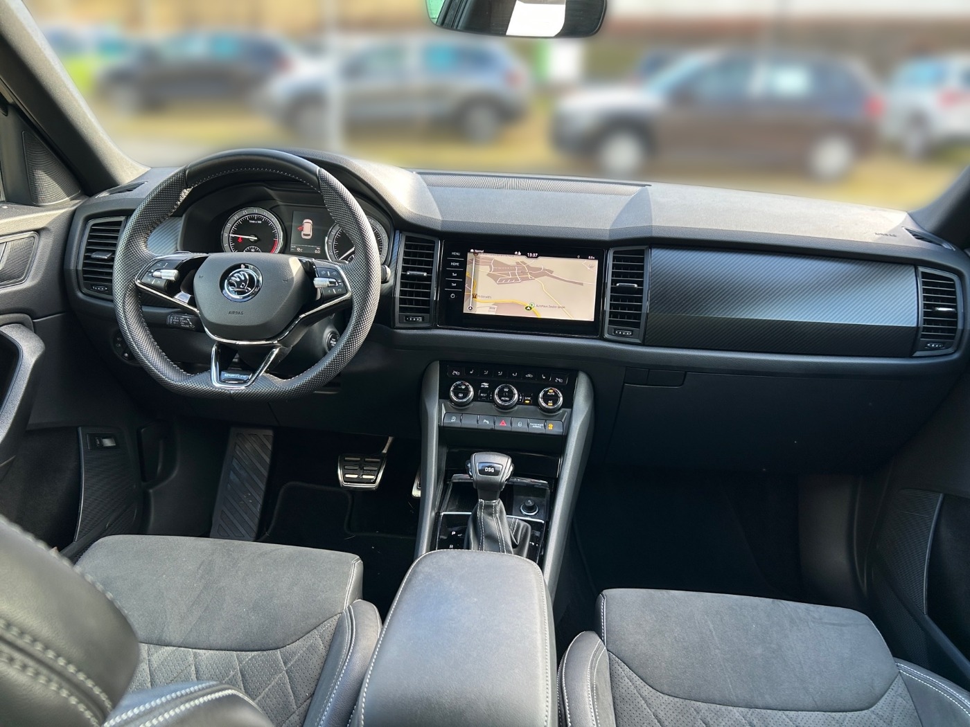 SKODA Kodiaq 2.0 TDI Sportline AHK DCC KA PANO RFK Bild 10