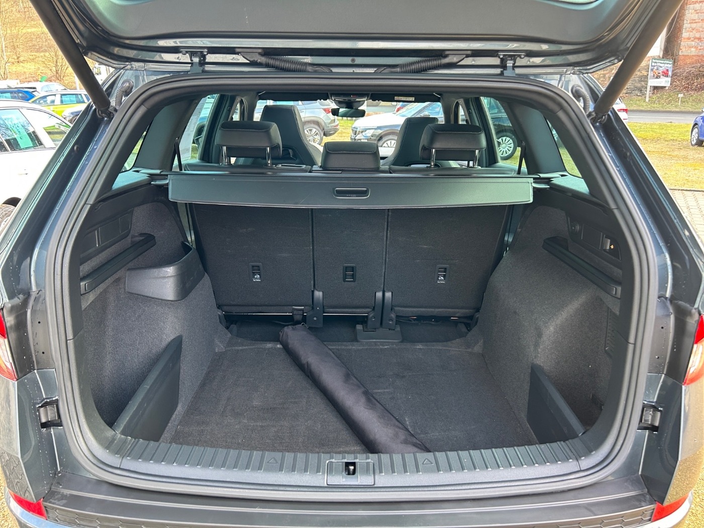 SKODA Kodiaq 2.0 TDI Sportline AHK DCC KA PANO RFK Bild 12