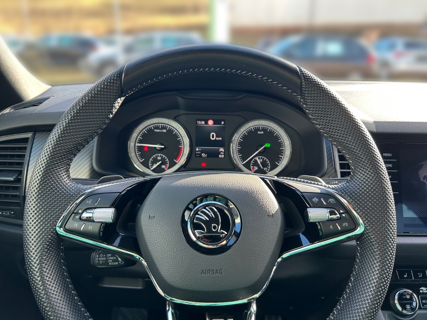 SKODA Kodiaq 2.0 TDI Sportline AHK DCC KA PANO RFK Bild 8