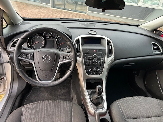 OPEL Astra J 1.4 Turbo Design Edition AHK LHZ SHZ WKR Bild 8