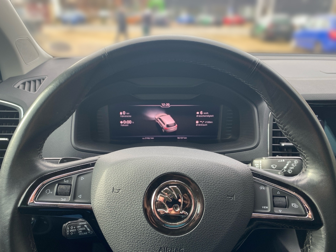 SKODA Karoq 1.5 TSI ACT DSG Style ACC LED LHZ RFK VC Bild 8