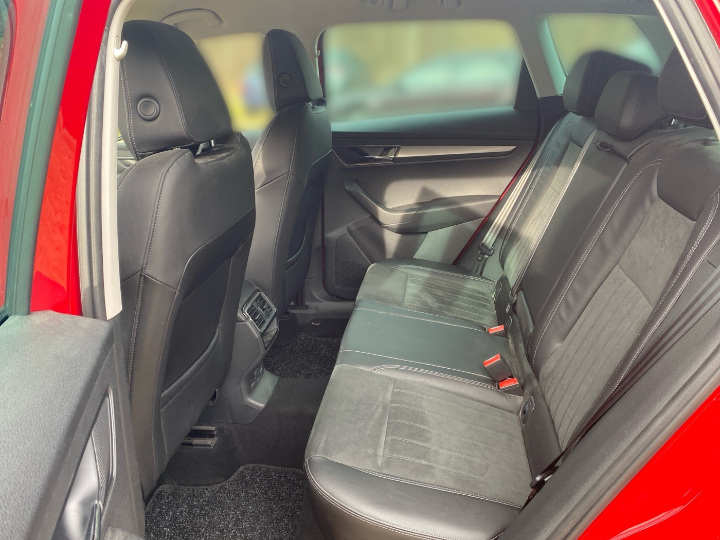 SKODA Karoq 1.5 TSI ACT DSG Style ACC LED LHZ RFK VC Bild 11