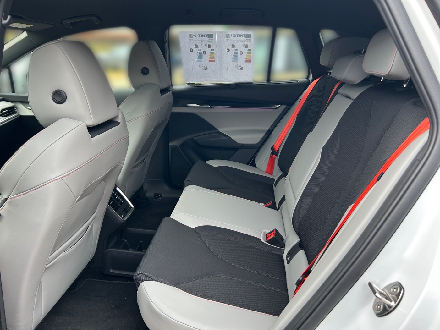 SKODA Elroq 85 Alpha AHK HUD NAVI RFK STHZ WÄRMEPUMPE Bild 11
