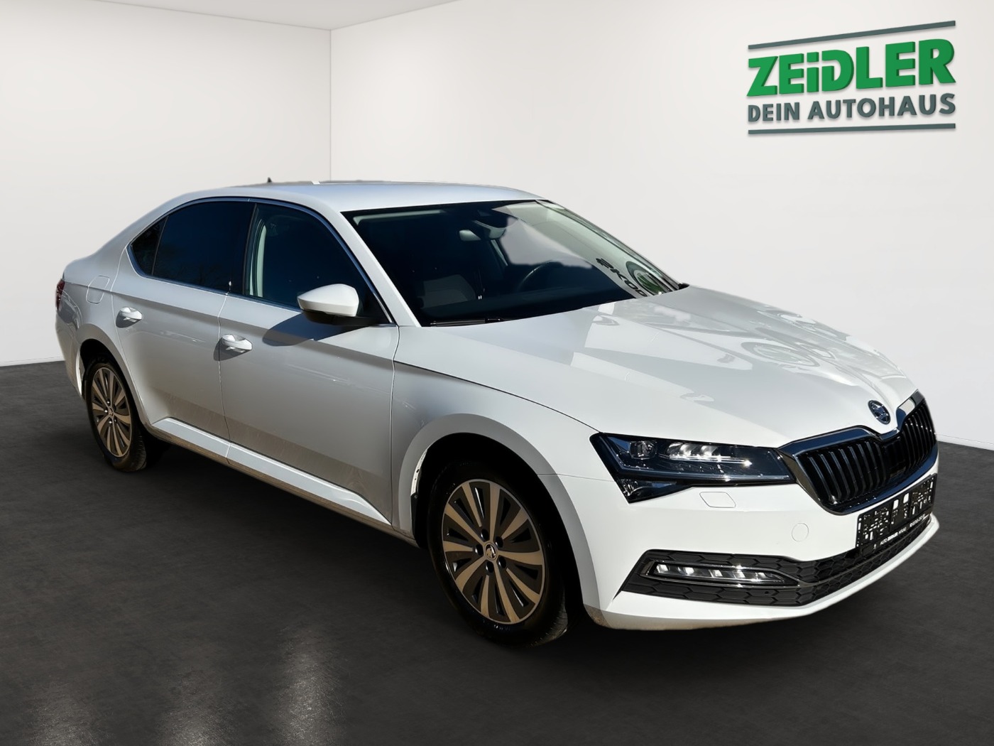 SKODA Superb 2.0 TSI DSG Style ACC KA LED NAVI VC Bild 2