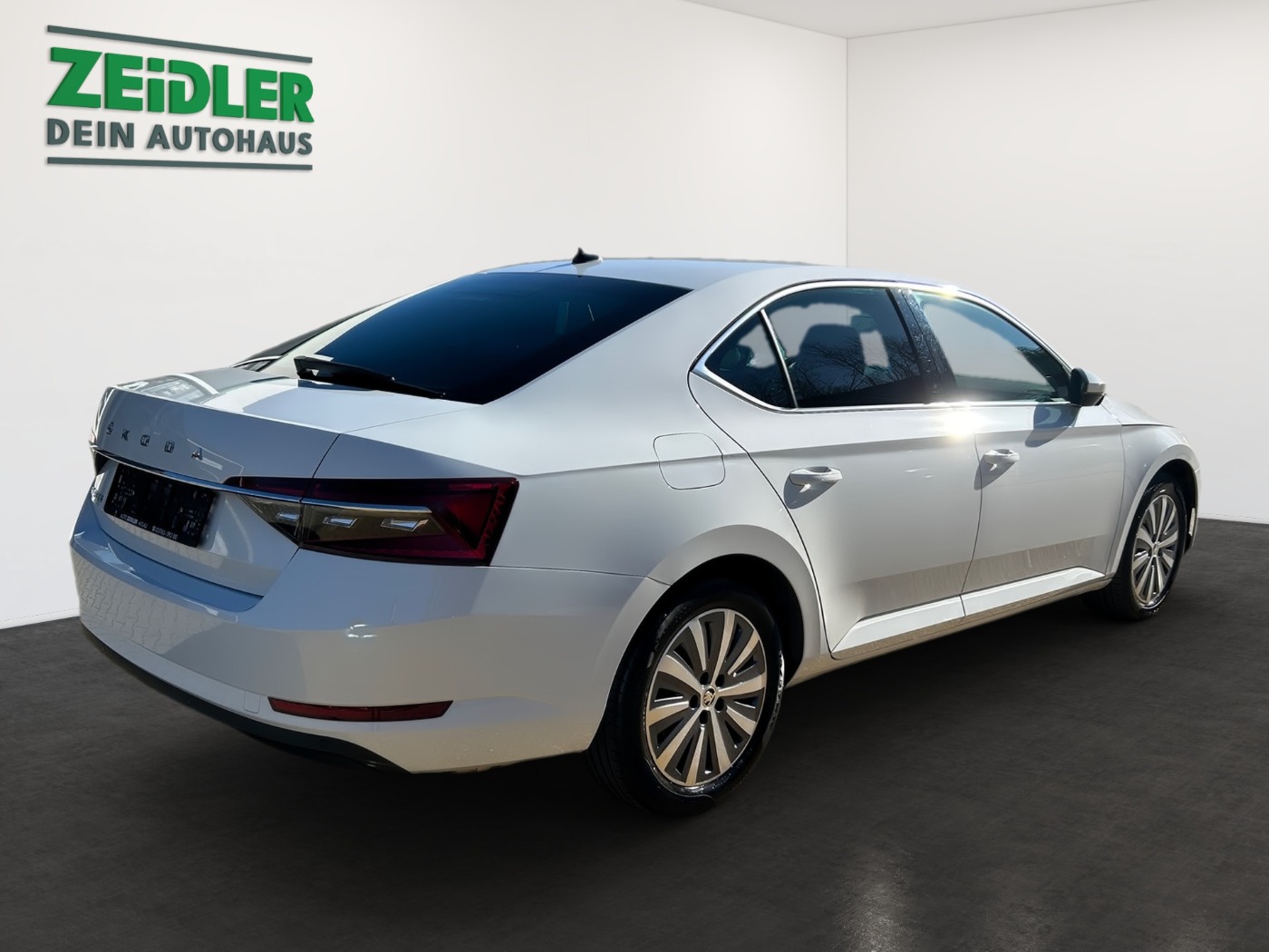 SKODA Superb 2.0 TSI DSG Style ACC KA LED NAVI VC Bild 3