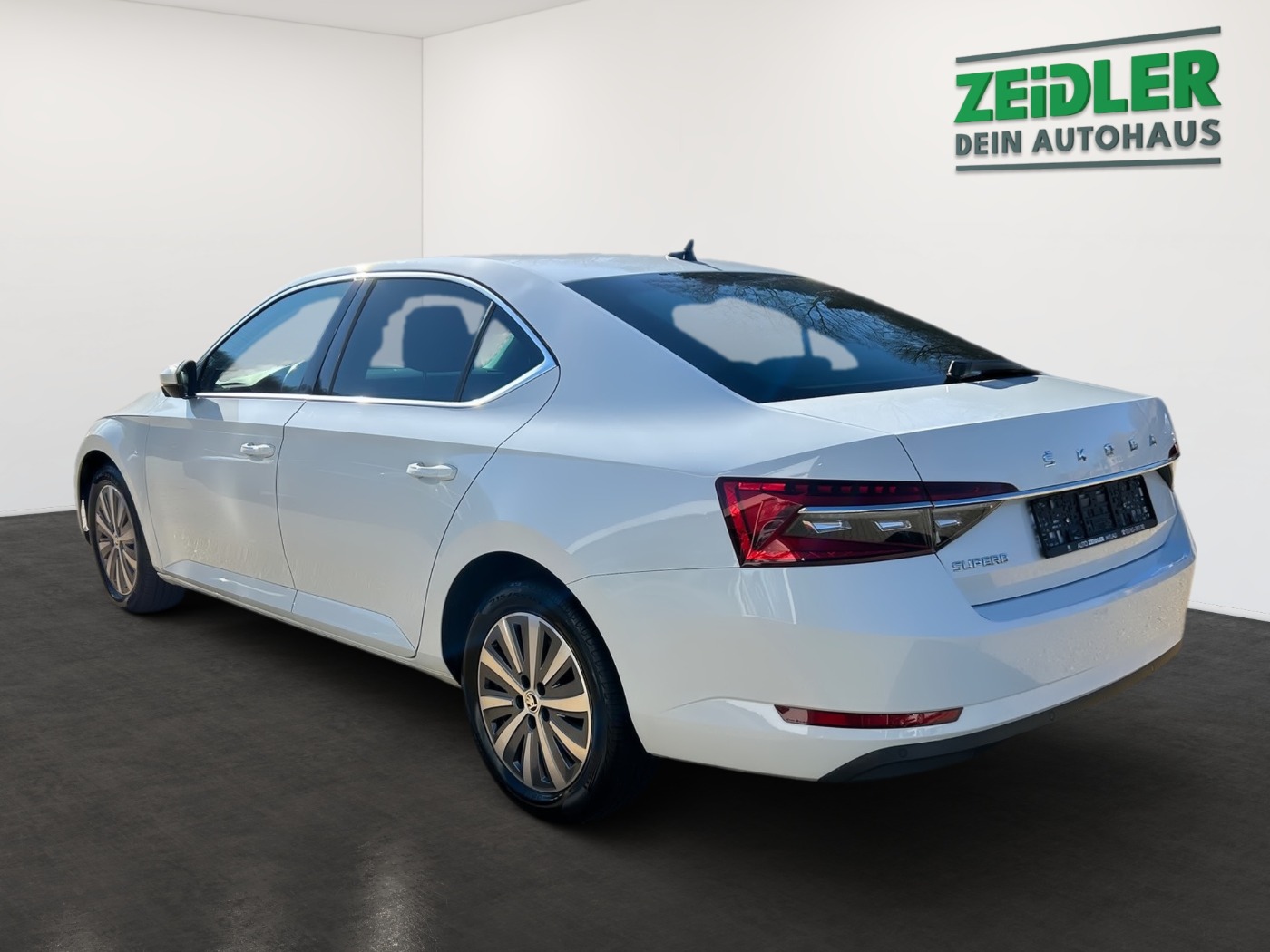 SKODA Superb 2.0 TSI DSG Style ACC KA LED NAVI VC Bild 4