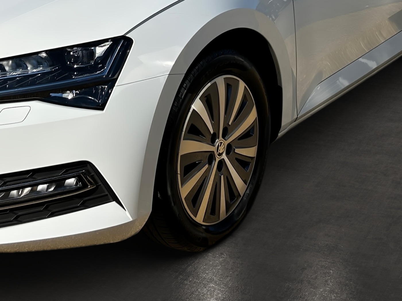 SKODA Superb 2.0 TSI DSG Style ACC KA LED NAVI VC Bild 6
