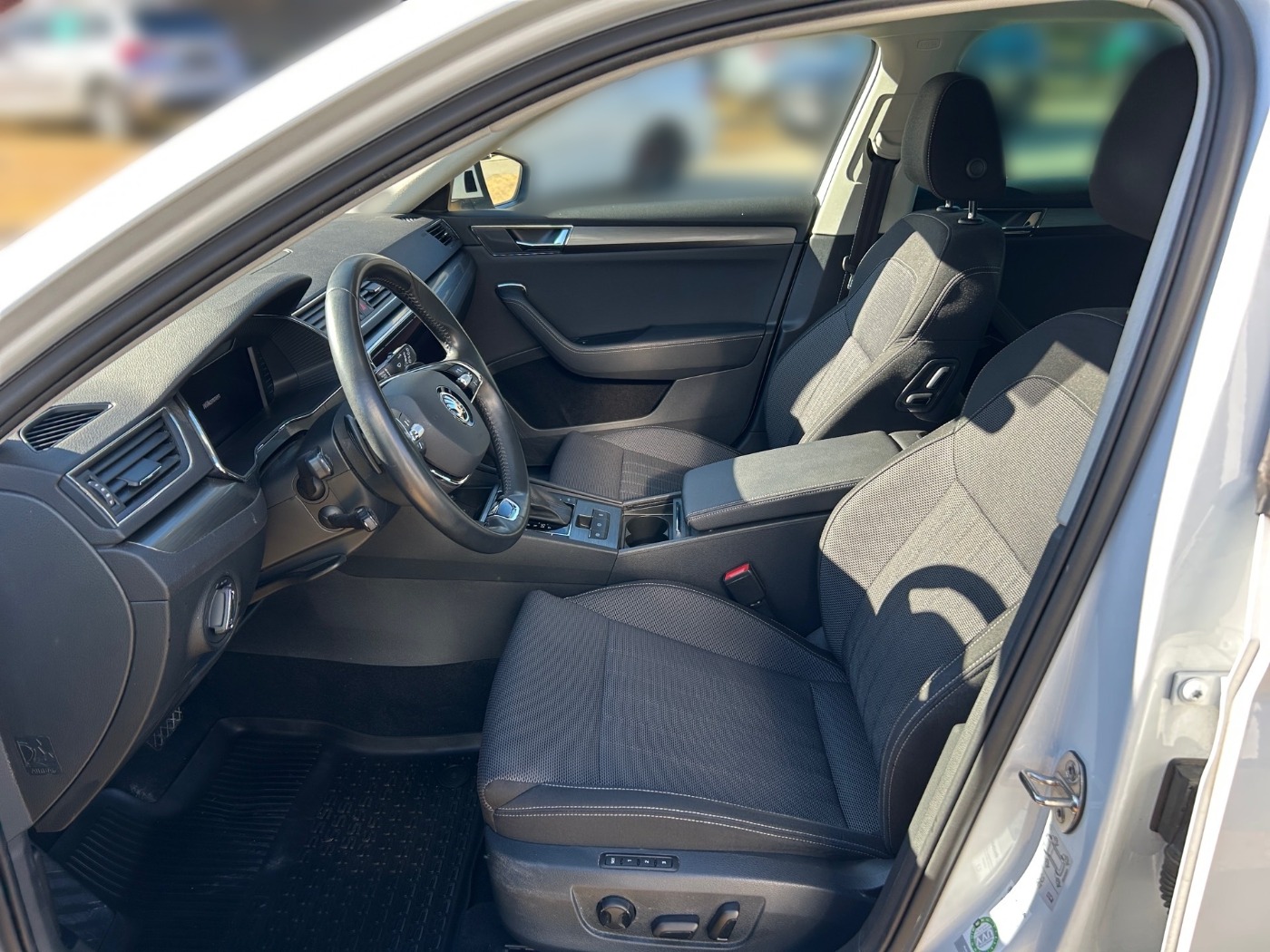 SKODA Superb 2.0 TSI DSG Style ACC KA LED NAVI VC Bild 7