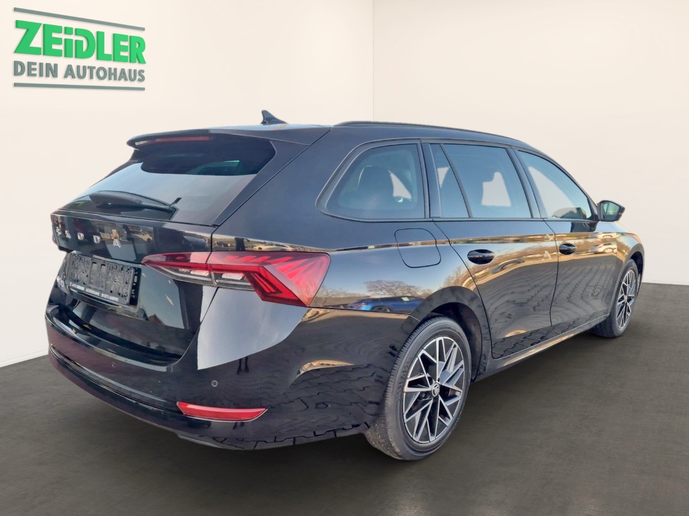 SKODA Octavia Combi 2.0 TDI DSG Ambition MATRIX NAVI Bild 3