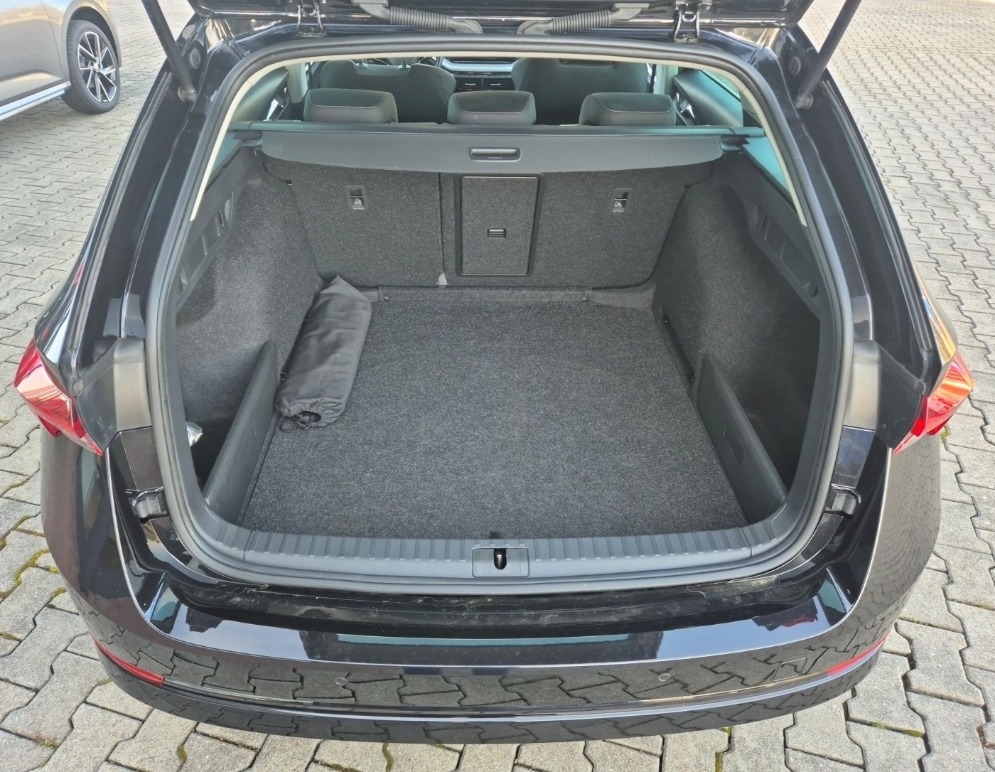 SKODA Octavia Combi 2.0 TDI DSG Ambition MATRIX NAVI Bild 18