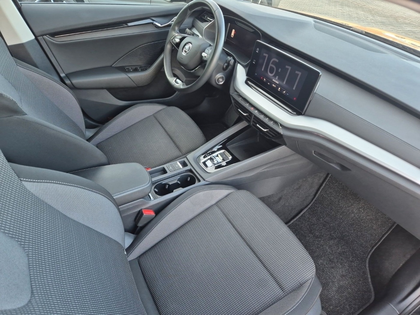 SKODA Octavia Combi 2.0 TDI DSG Ambition MATRIX NAVI Bild 16