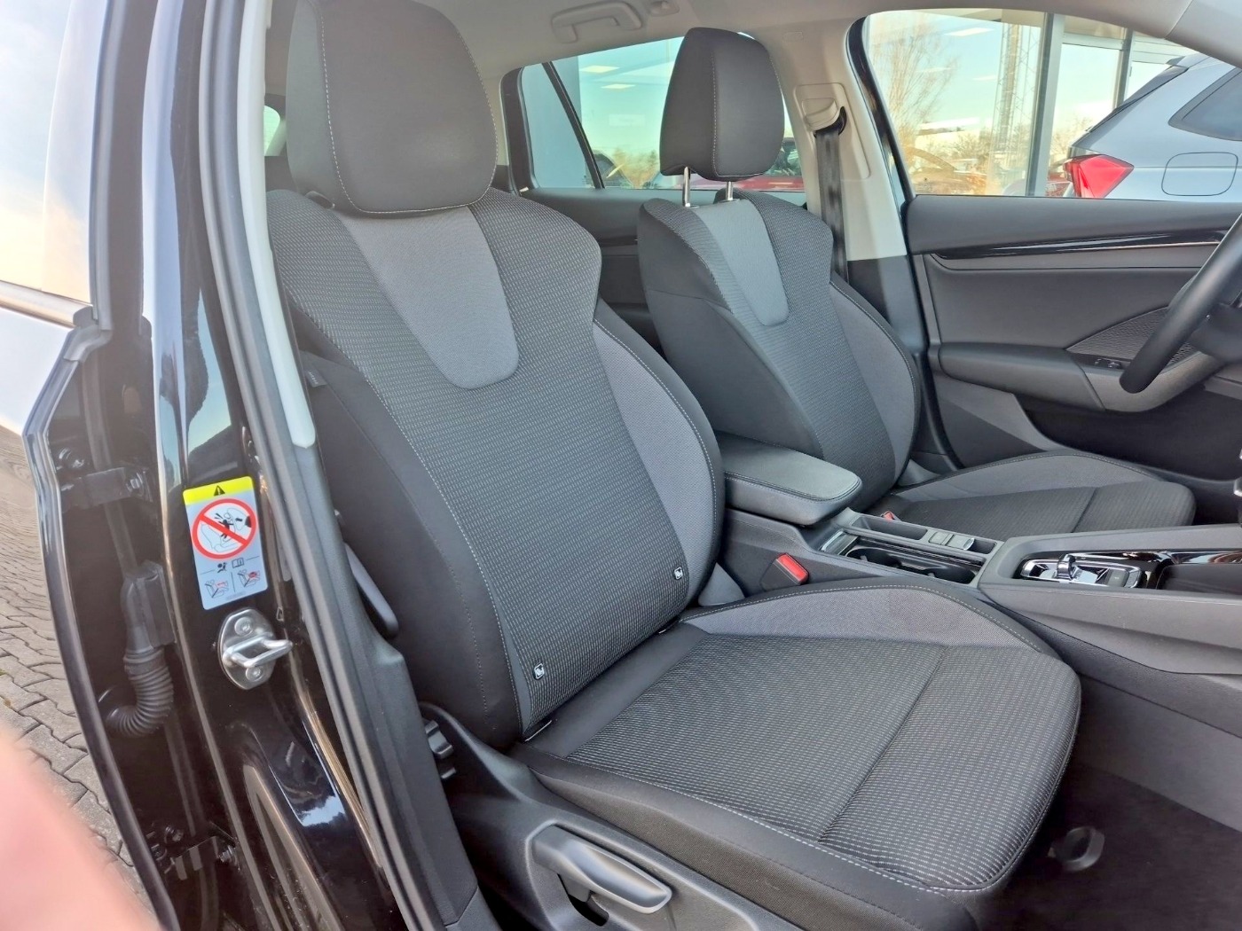 SKODA Octavia Combi 2.0 TDI DSG Ambition MATRIX NAVI Bild 17