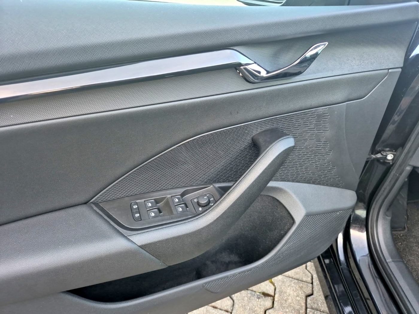 SKODA Octavia Combi 2.0 TDI DSG Ambition MATRIX NAVI Bild 9