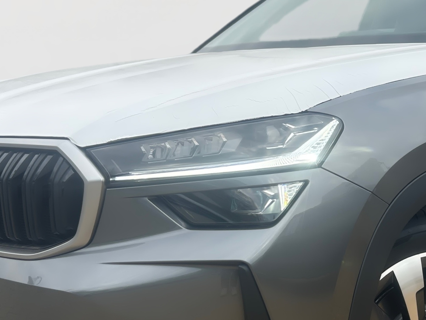 SKODA Kodiaq 1.5 TSI iV DSG Selection HUD MATRIX SHZ Bild 5
