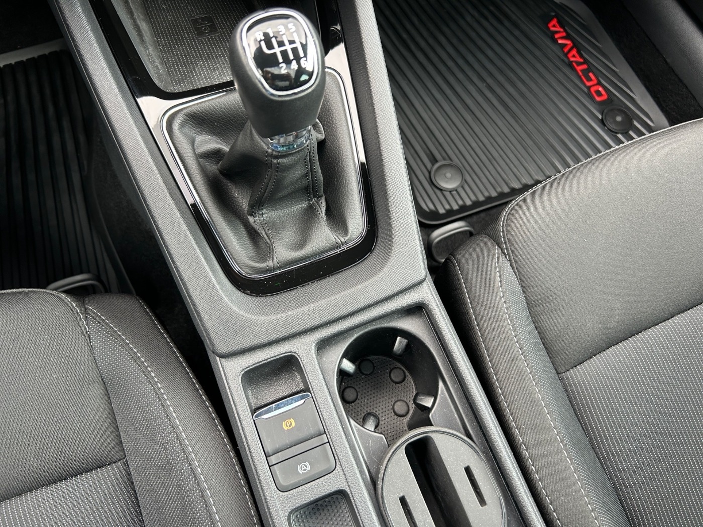 SKODA Octavia Combi 1.5 TSI ACT Sportline NAVI PANO VC Bild 18