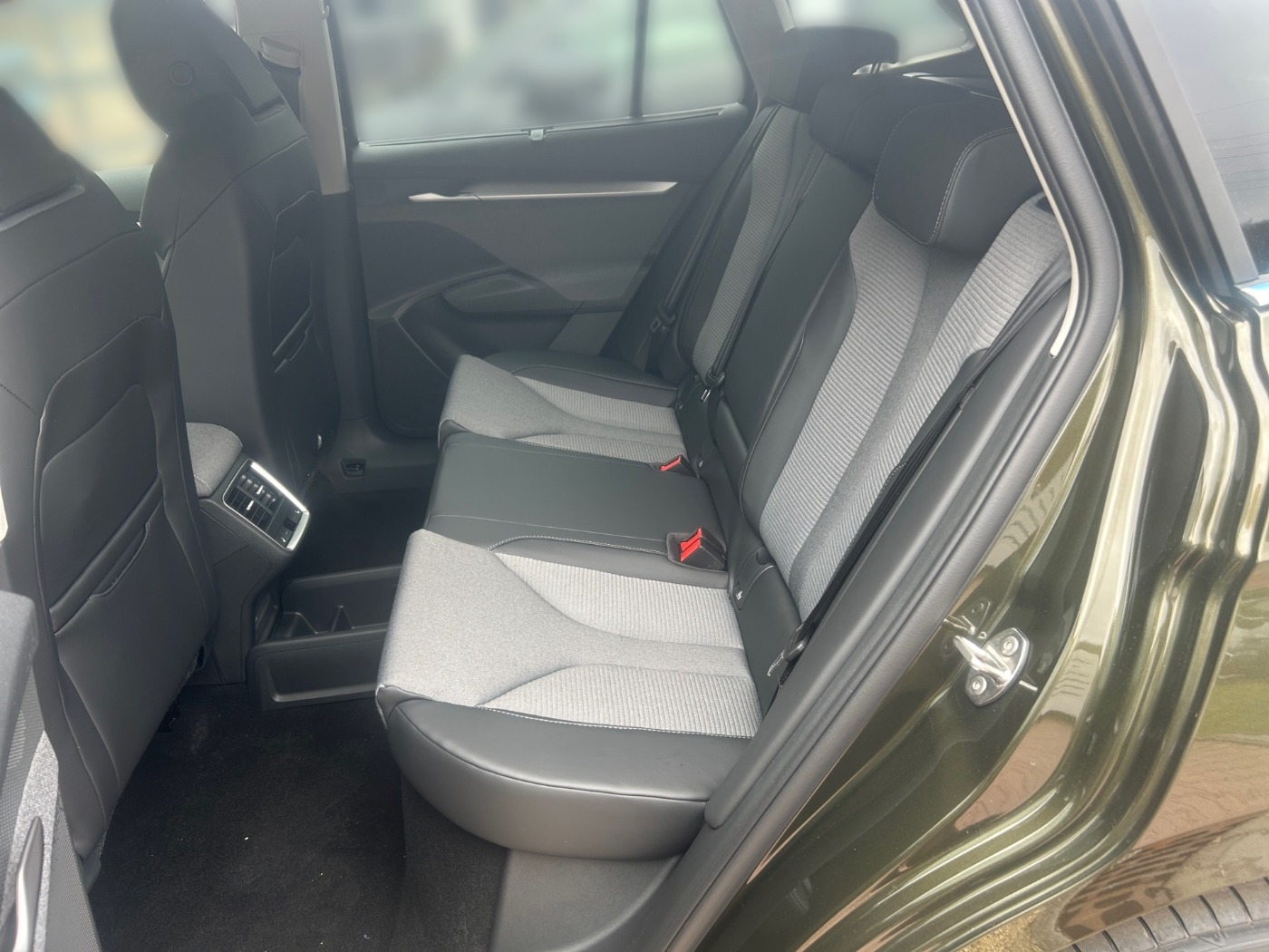SKODA Enyaq 60 Loft Navi ACC AUT Akustikglas Facelift Bild 11