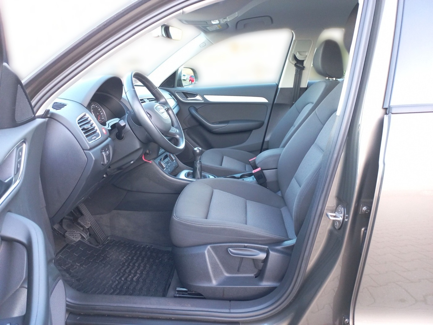 Audi Q3 1.4 TSI ultra ALU KA PDC RELING SHZ WKR XENON Bild 7