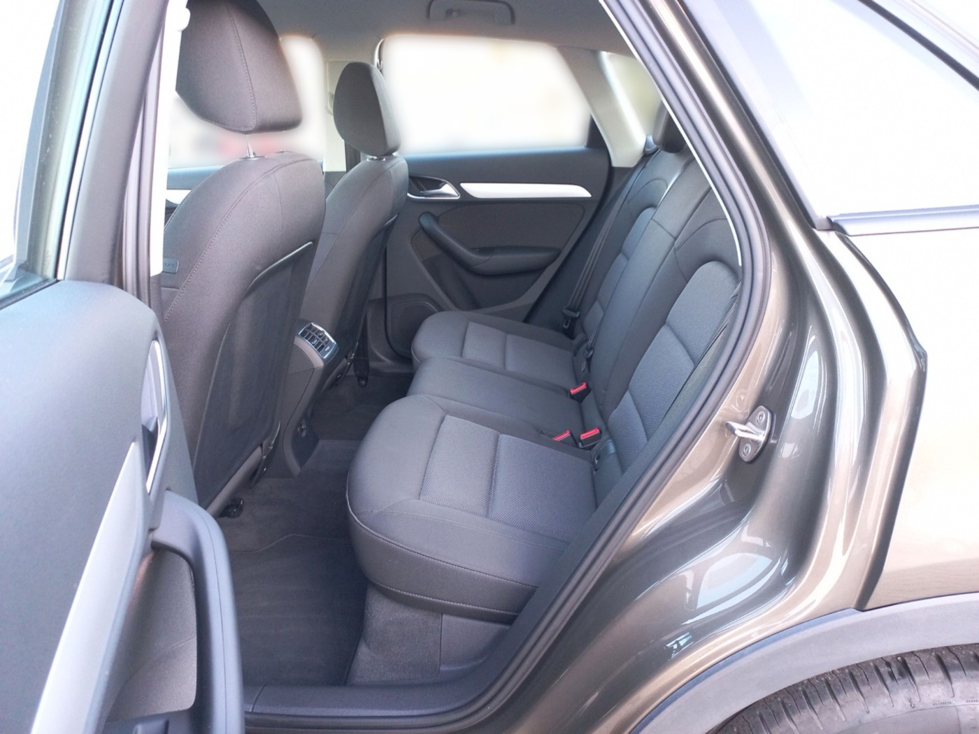 Audi Q3 1.4 TSI ultra ALU KA PDC RELING SHZ WKR XENON Bild 8