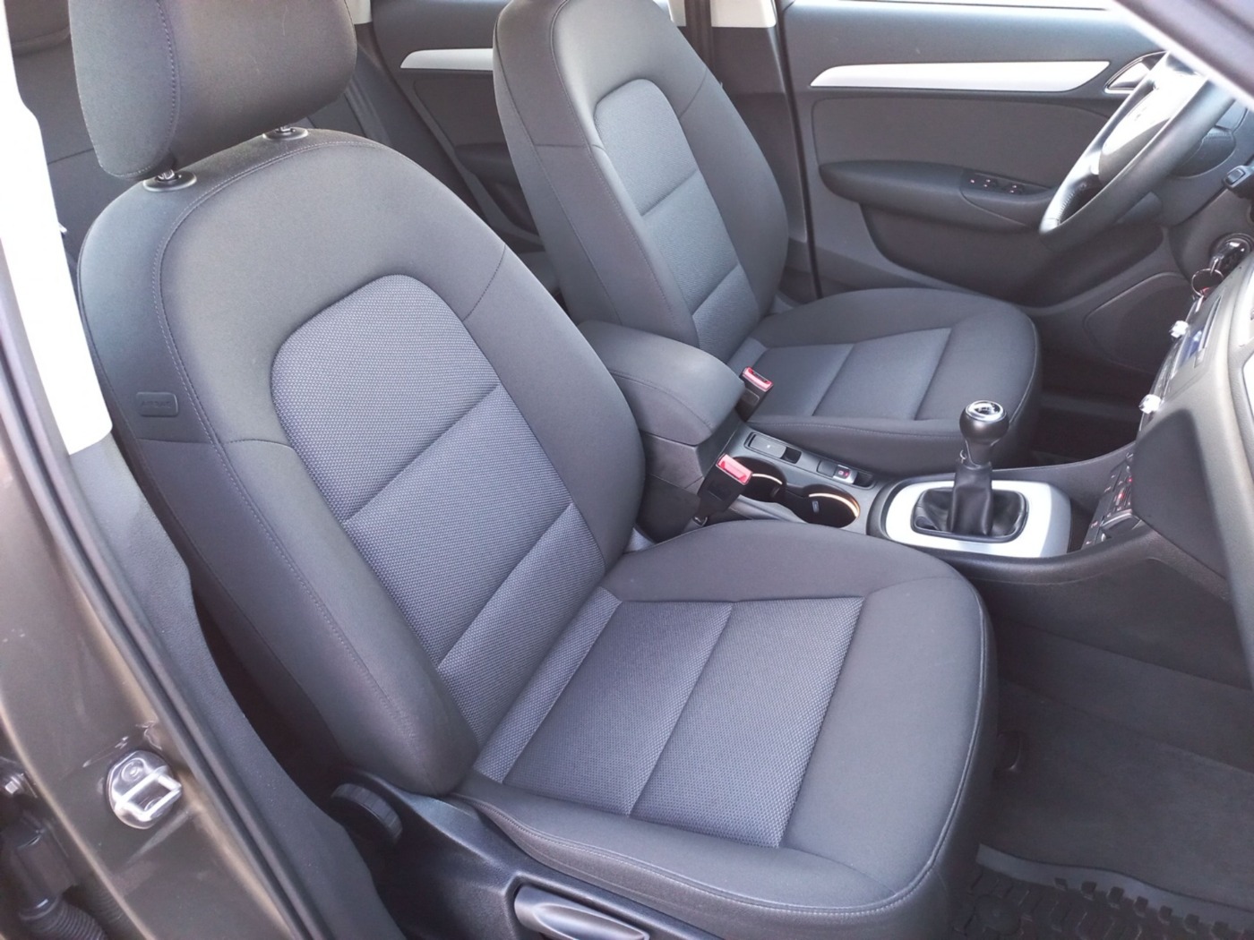 Audi Q3 1.4 TSI ultra ALU KA PDC RELING SHZ WKR XENON Bild 16