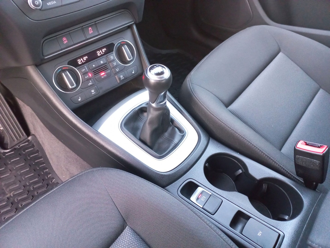 Audi Q3 1.4 TSI ultra ALU KA PDC RELING SHZ WKR XENON Bild 13