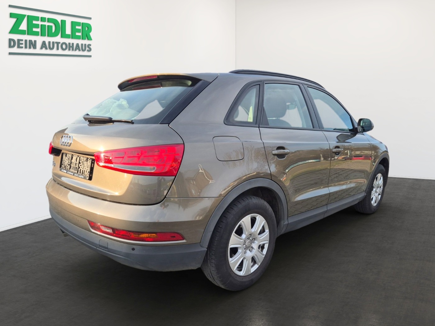 Audi Q3 1.4 TSI ultra ALU KA PDC RELING SHZ WKR XENON Bild 3