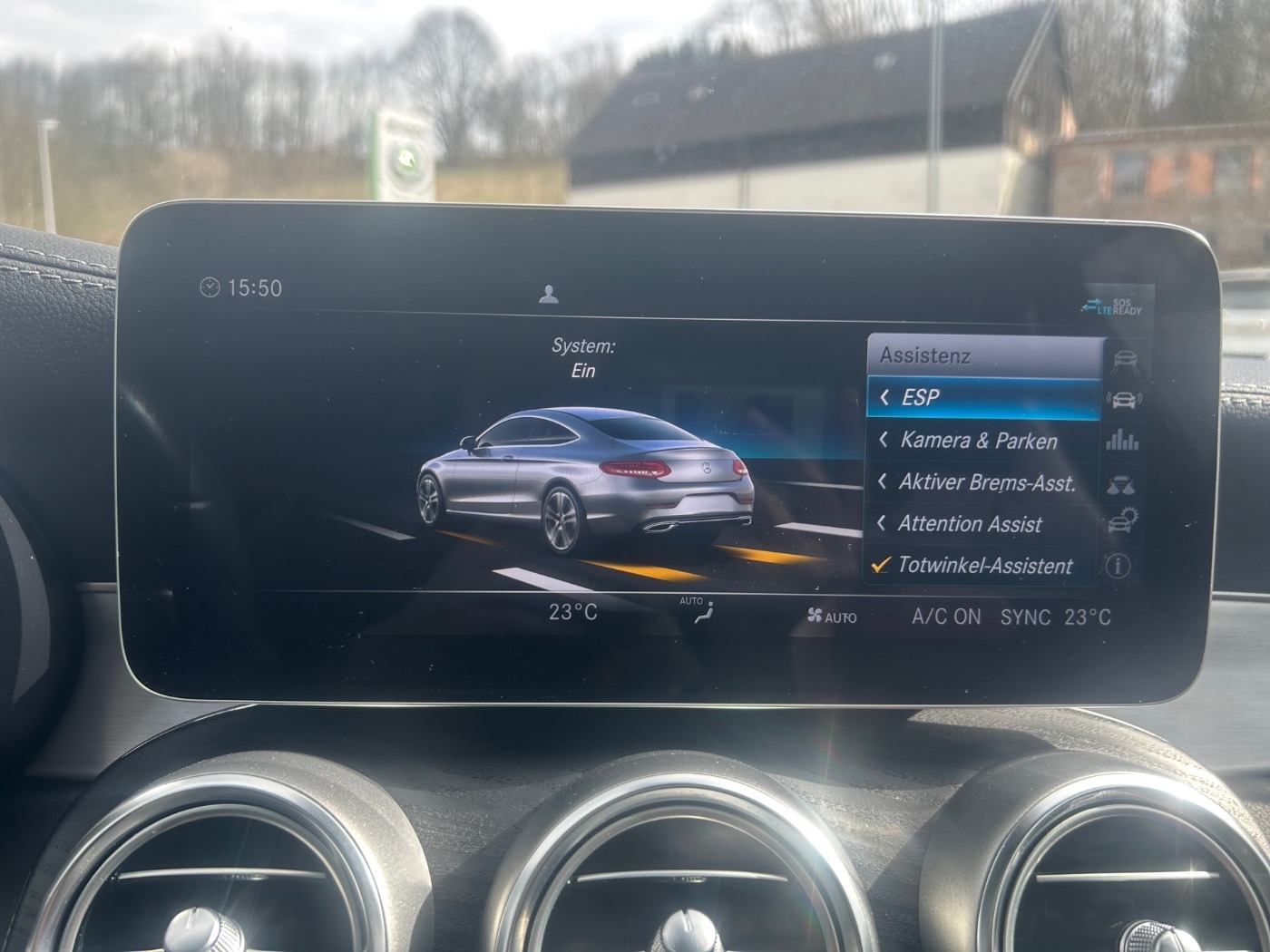 Mercedes-Benz C 300  AMG Line LED PANO RFK SHZ TWA LEDER-ROT Bild 14