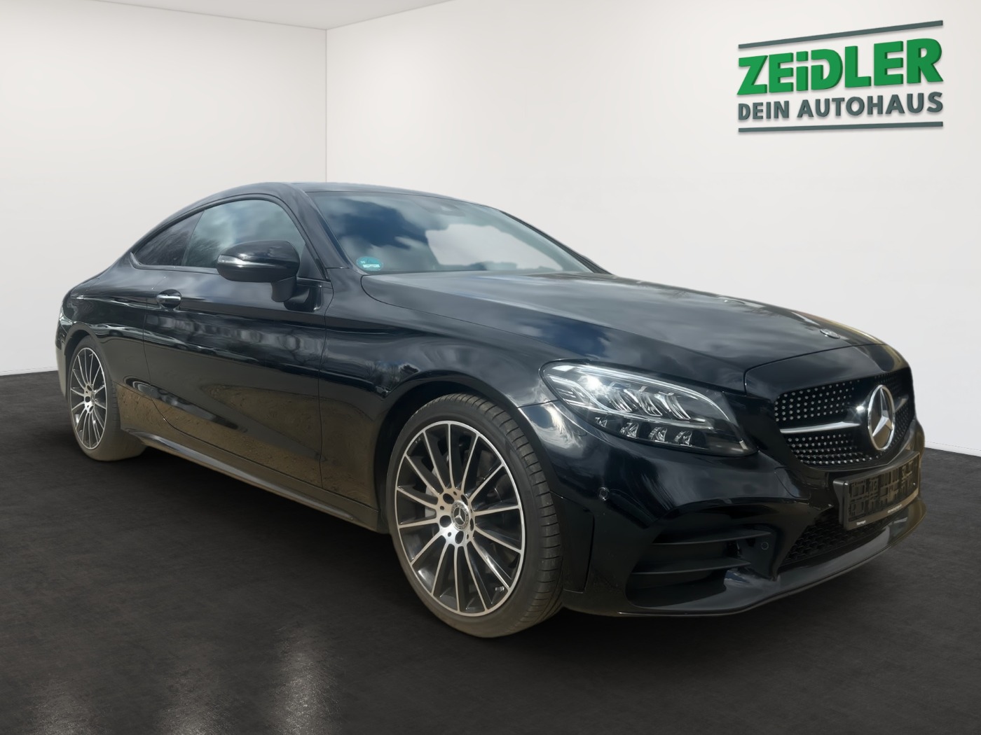 Mercedes-Benz C 300  AMG Line LED PANO RFK SHZ TWA LEDER-ROT Bild 2