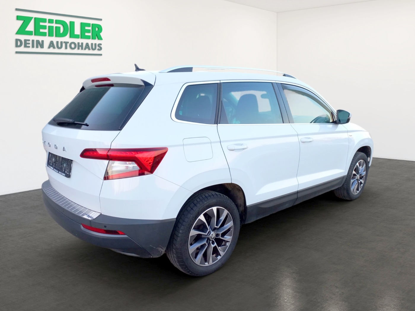 SKODA Karoq 1.5 TSI ACT DSG Drive 125 DAB LED PDC SHZ Bild 3