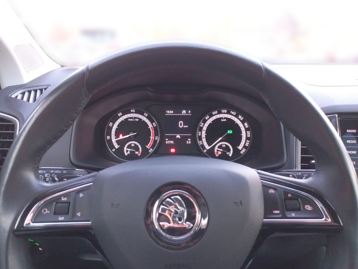 SKODA Karoq 1.5 TSI ACT DSG Drive 125 DAB LED PDC SHZ Bild 9