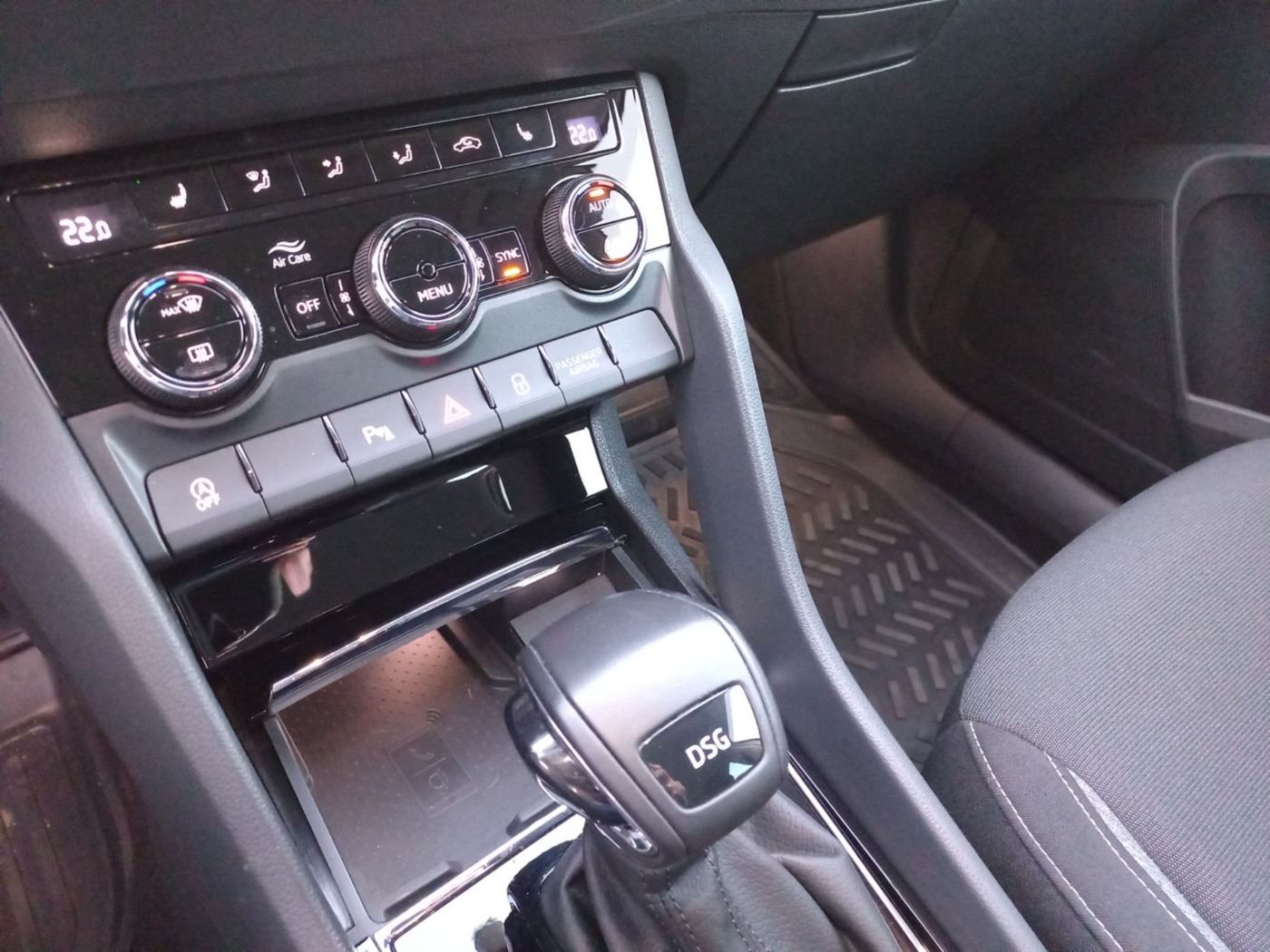SKODA Karoq 1.5 TSI ACT DSG Drive 125 DAB LED PDC SHZ Bild 13
