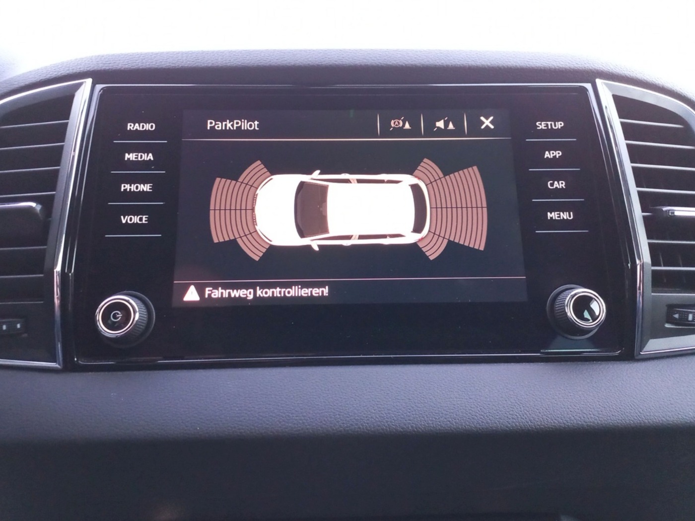 SKODA Karoq 1.5 TSI ACT DSG Drive 125 DAB LED PDC SHZ Bild 11