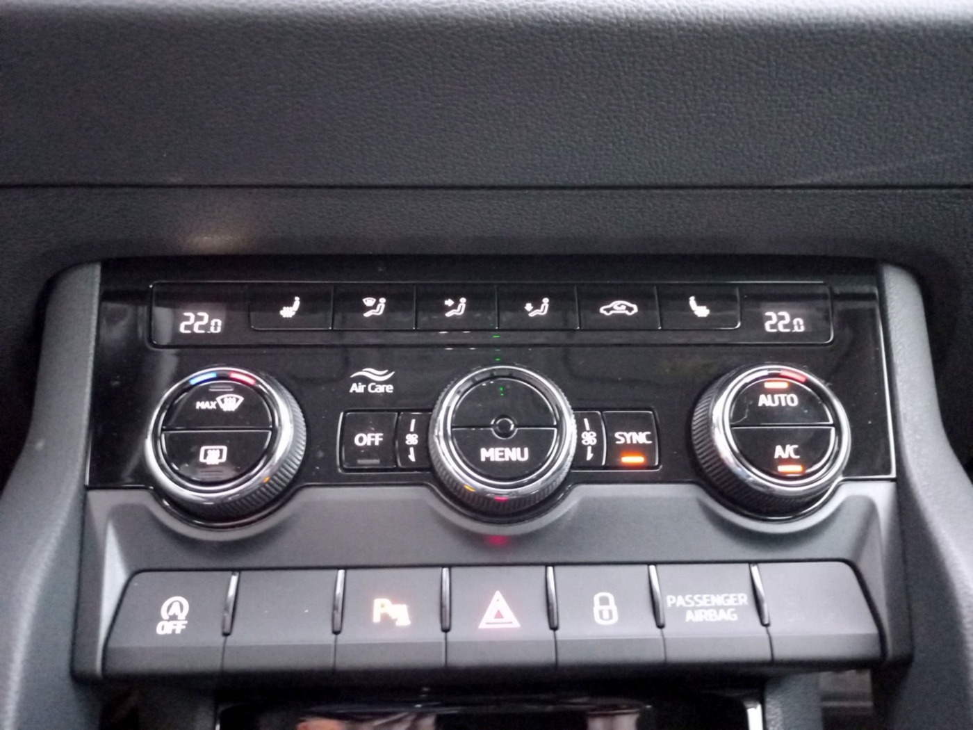 SKODA Karoq 1.5 TSI ACT DSG Drive 125 DAB LED PDC SHZ Bild 12