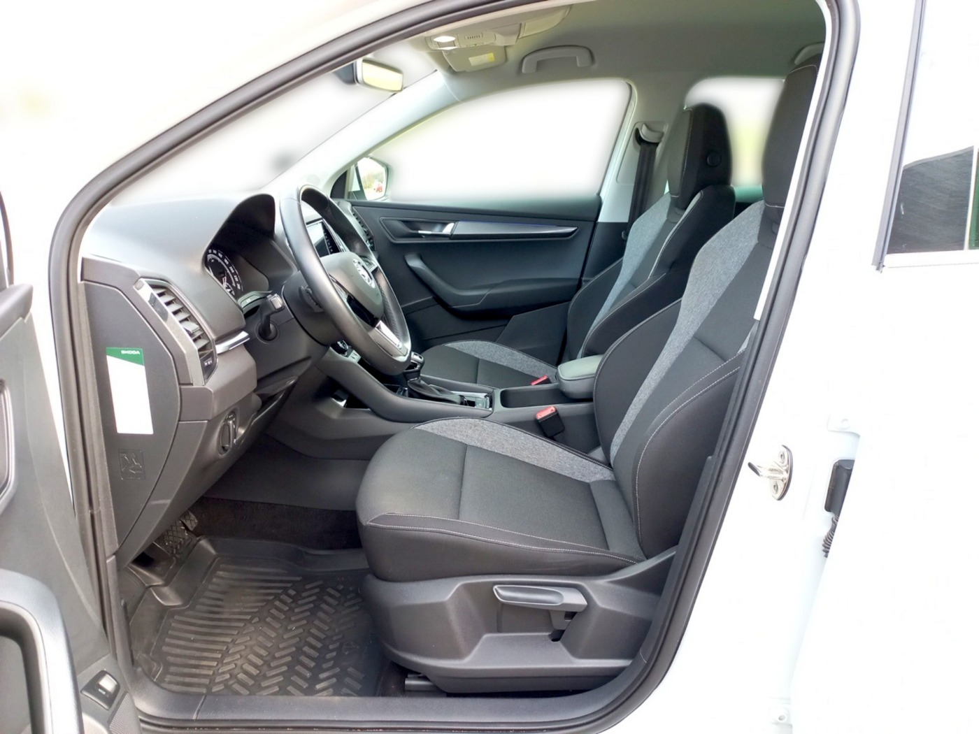 SKODA Karoq 1.5 TSI ACT DSG Drive 125 DAB LED PDC SHZ Bild 15