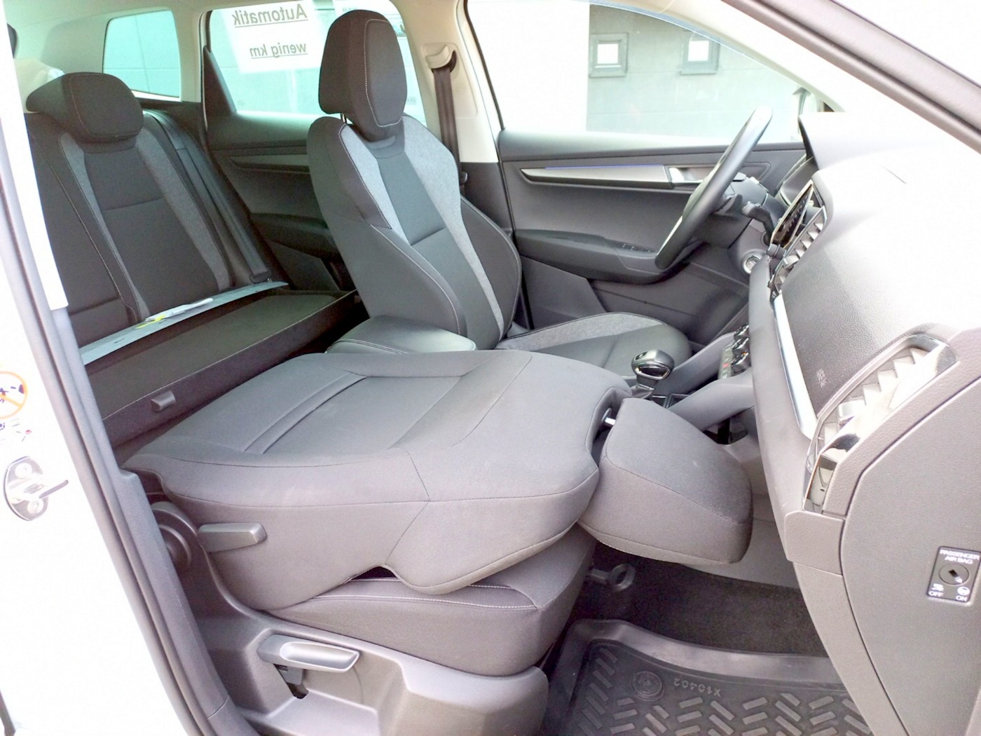 SKODA Karoq 1.5 TSI ACT DSG Drive 125 DAB LED PDC SHZ Bild 18