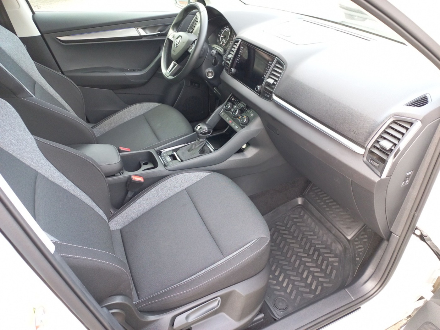 SKODA Karoq 1.5 TSI ACT DSG Drive 125 DAB LED PDC SHZ Bild 19