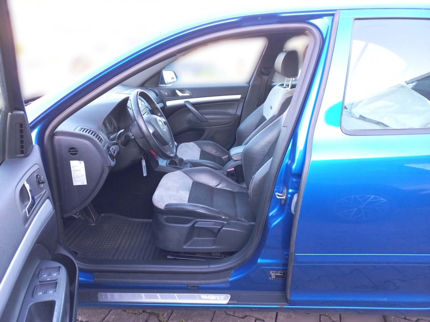 SKODA Octavia 2.0 TFSI RS ALU KA NAVI PDC SHZ XENON Bild 7