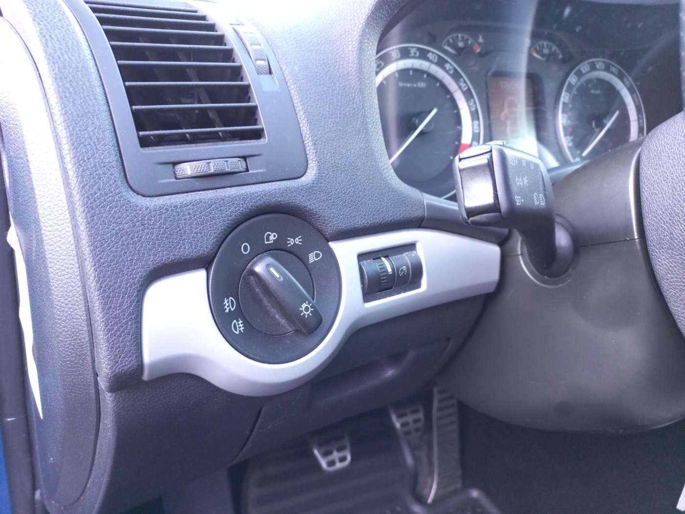 SKODA Octavia 2.0 TFSI RS ALU KA NAVI PDC SHZ XENON Bild 9