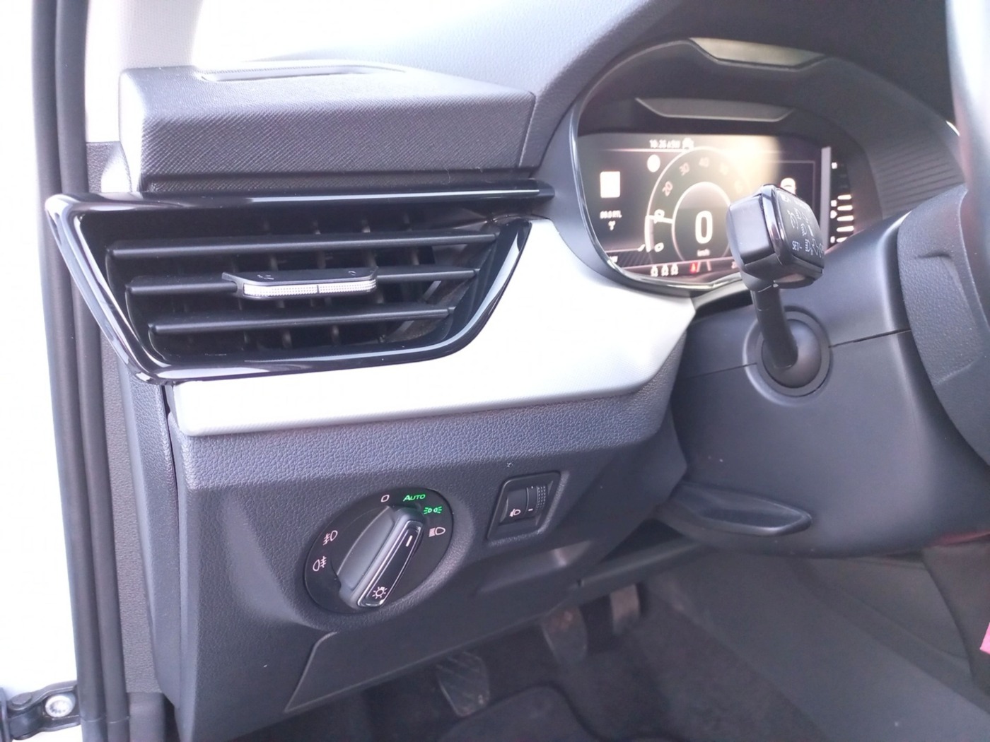 SKODA Scala 1.0 TSI Drive 125 DAB LED PDC NAVI RFK SHZ Bild 10