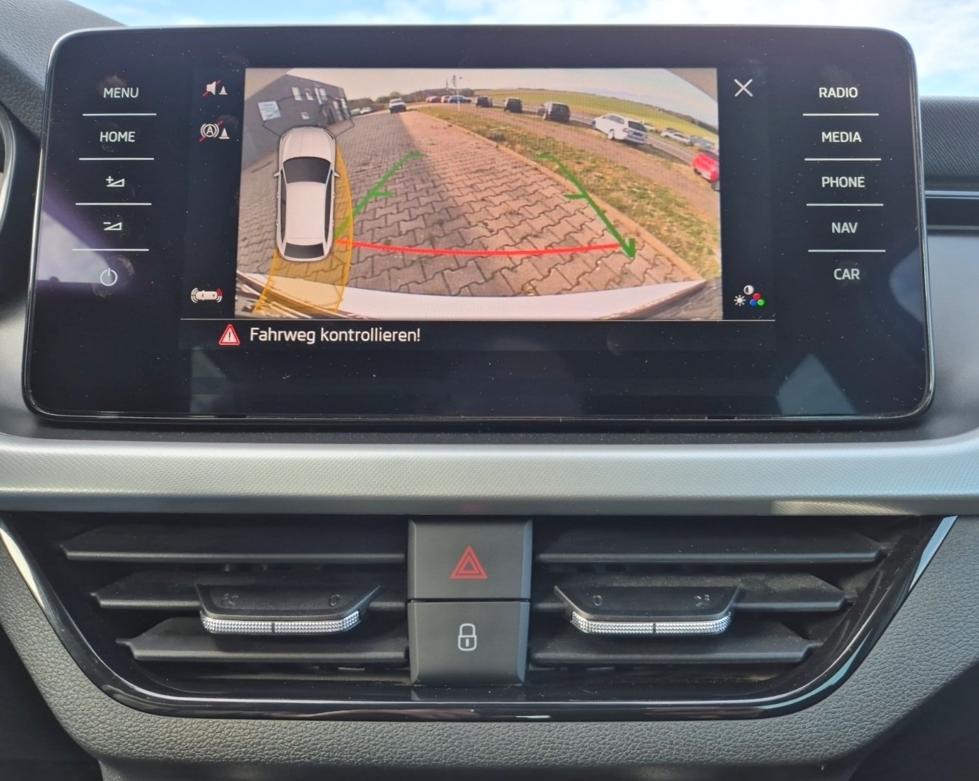 SKODA Scala 1.0 TSI Drive 125 DAB LED PDC NAVI RFK SHZ Bild 15