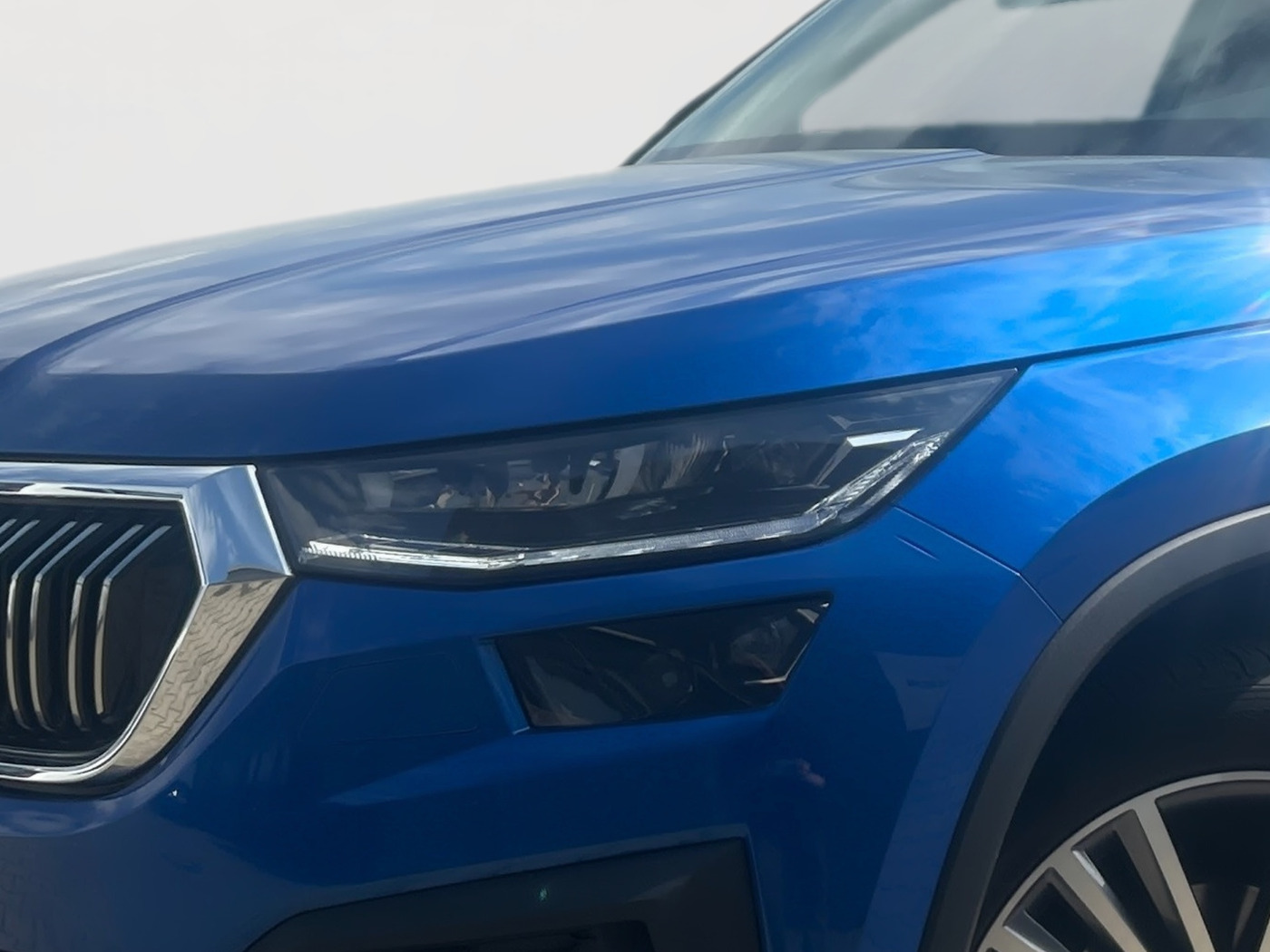 SKODA Kodiaq 2.0 TDI DSG L&K ACC DAB LED NAVI RFK SHZ Bild 5