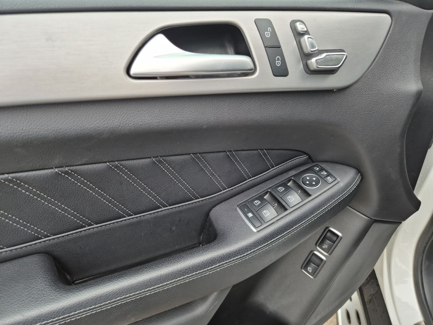 Mercedes-Benz GLE 350 d 4Matic AMG AHK LED NAVI PANO RFK STHZ Bild 8