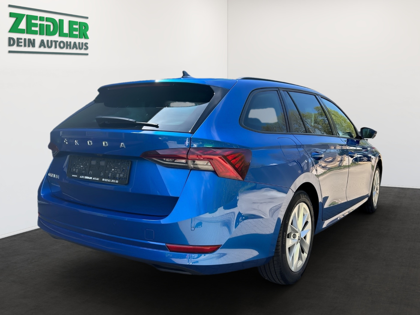 SKODA Octavia Combi 2.0 TDI DSG Style LED NAVI RFK SHZ Bild 3