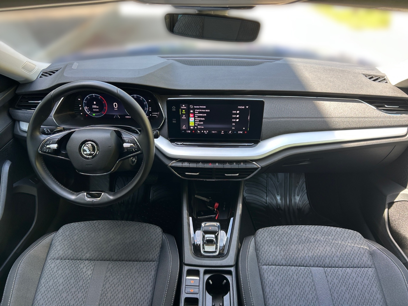SKODA Octavia Combi 2.0 TDI DSG Style LED NAVI RFK SHZ Bild 10