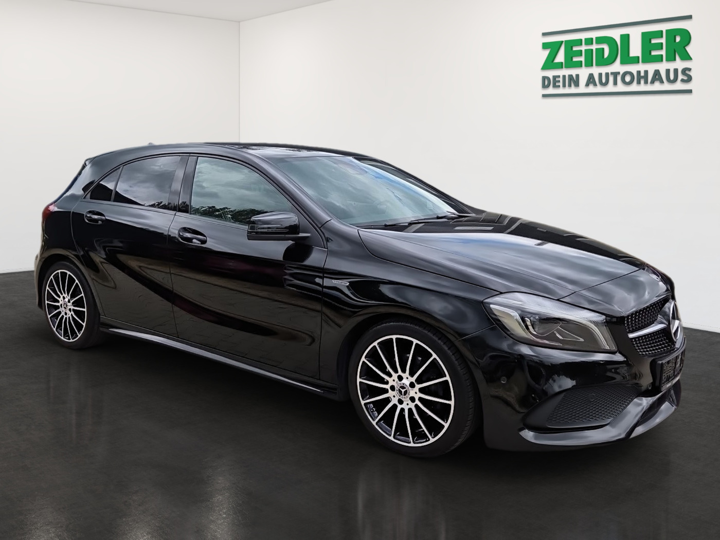MERCEDES-BENZ A 180 AMG DAB KEY LED NAVI NIGHT PDC SHZ TOUCH Bild 2