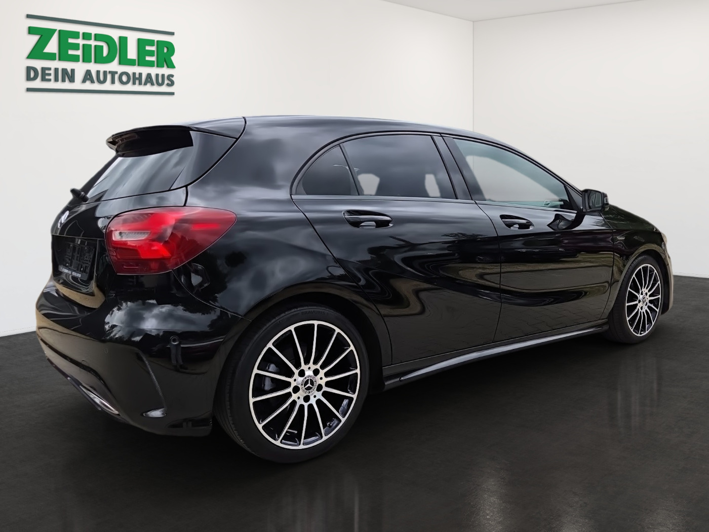 MERCEDES-BENZ A 180 AMG DAB KEY LED NAVI NIGHT PDC SHZ TOUCH Bild 3